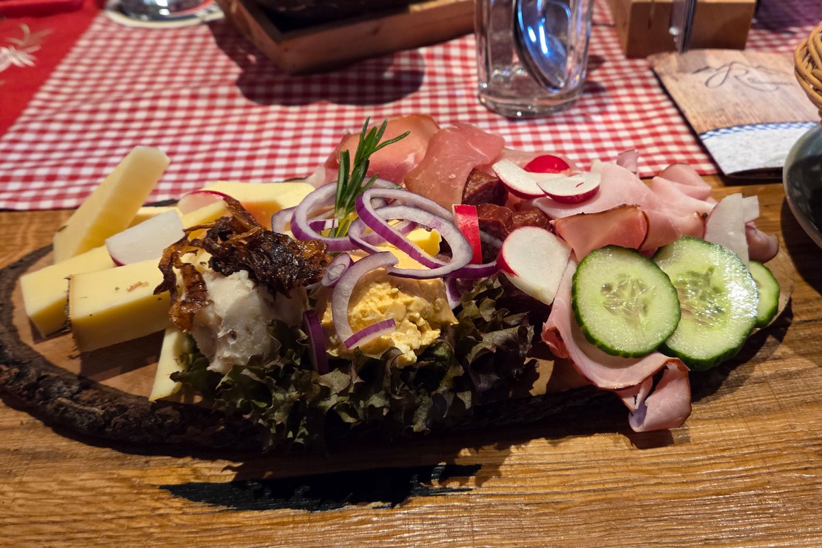 Wanderung Rohrkopfh�tte in Schwangau mit Sandra Bischof und Mathias Starzer - Brotzeit auf der Rohrkopfh�tte